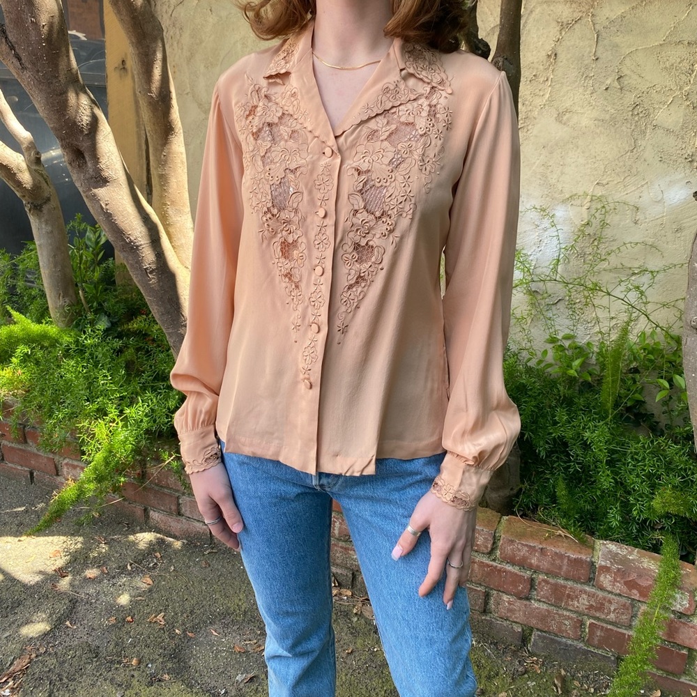 Hand embroidered silk western collar long sleeve blouse in the color clay
